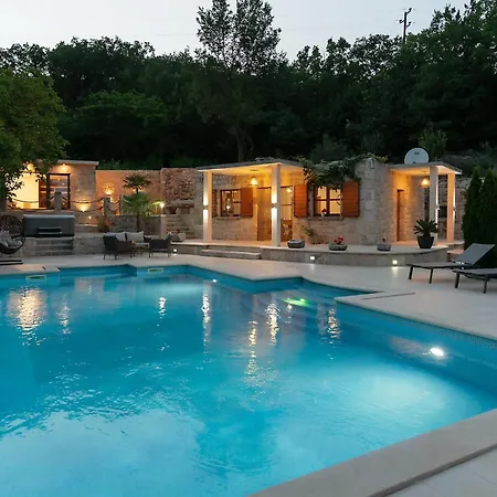 Vila Mia 2 - Six Bedroom With Private Pool