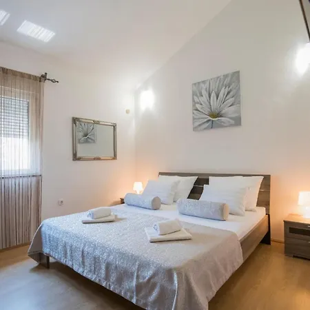 Mia 2 - Six Bedroom With Private Pool * Krivodol