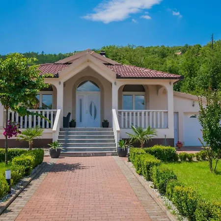 Vila Mia 2 - Six Bedroom With Private Pool *