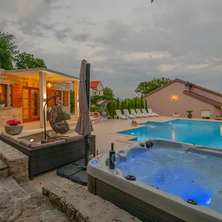 Mia 2 - Six Bedroom With Private Pool
