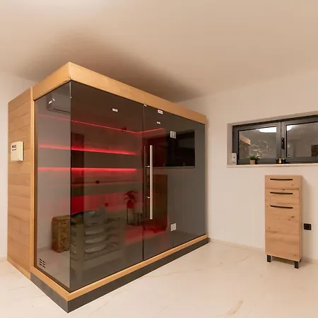 Mia 2 - Six Bedroom With Private Pool Vila *
