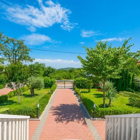 Mia 2 - Six Bedroom With Private Pool Vila