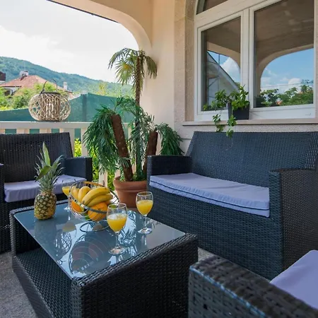 Mia 2 - Six Bedroom With Private Pool Vila