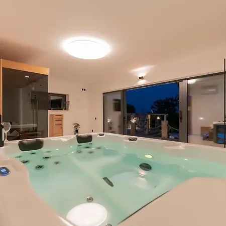Mia 2 - Six Bedroom With Private Pool Krivodol